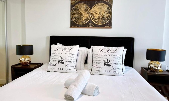 Bracknell Apartment | Urban Heaven with free parking