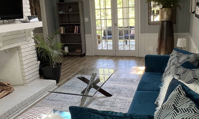 Clarkdale Bed & Breakfast | Urban Lake House