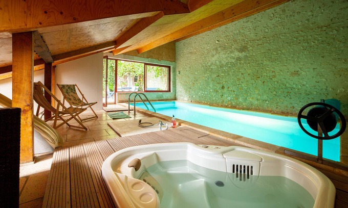 Blois Cottage | Urban loft with all comforts-Pool & Jacuzzi in summer-Accueil Vélos Motos