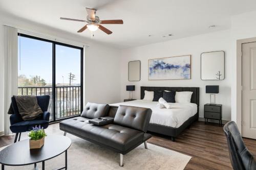 Five Points South Apartment | Urban Mid-Rise Studio King-Size Stay 3z9