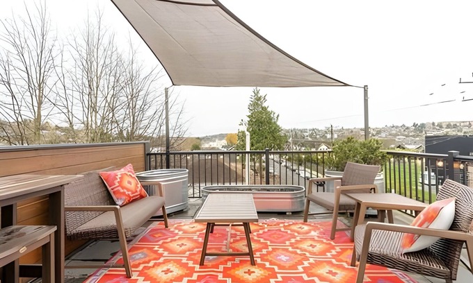 Mount Baker House | Urban Oasis: 3BR3BTH w/Rooftop and View, Fireplace