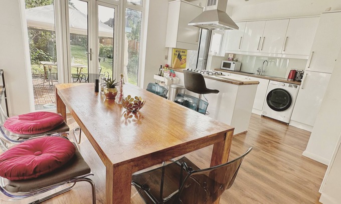 Mottingham and Chislehurst North House | Urban Oasis entire house 3 beds 2 living room with expansive garden