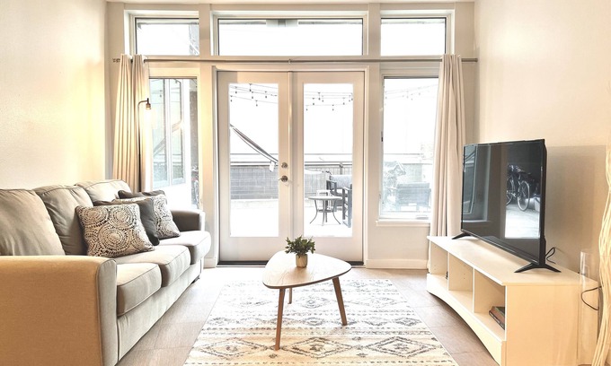 Pearl District Condo | Urban Oasis in the Heart of the Pearl District! Walk Score of 98
