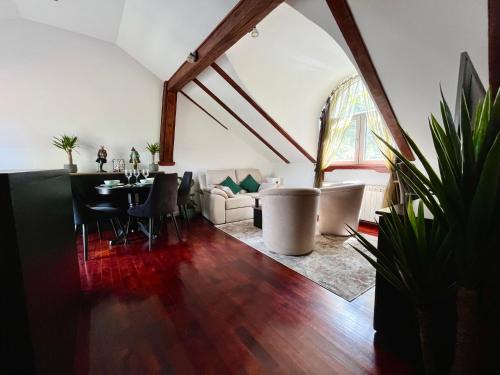 Dorcol Apartment | Urban Oasis