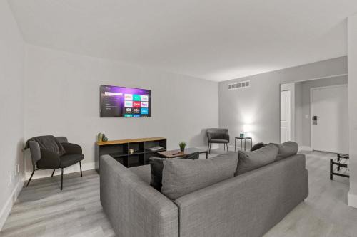 Rochester Apartment | Urban Oasis Sleek Cozy & Well-Located