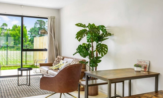 Otahuhu Apartment | Urban Pulse Townhouse with parking