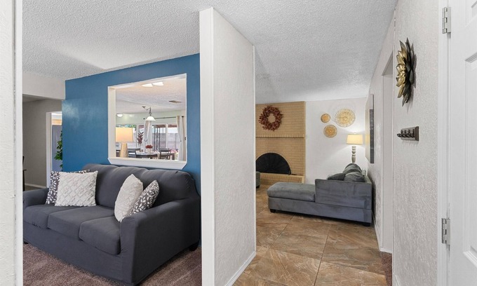 S Y Jackson House | Urban Retreat, 1KB, 3 QB, Wifi, Near Foothills