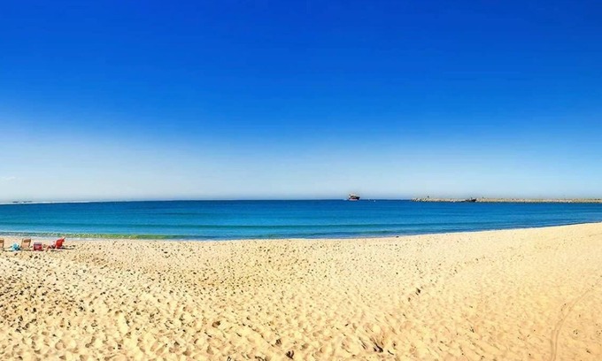 Stockton Apartment | Urban Retreat - 700m to Little Beach