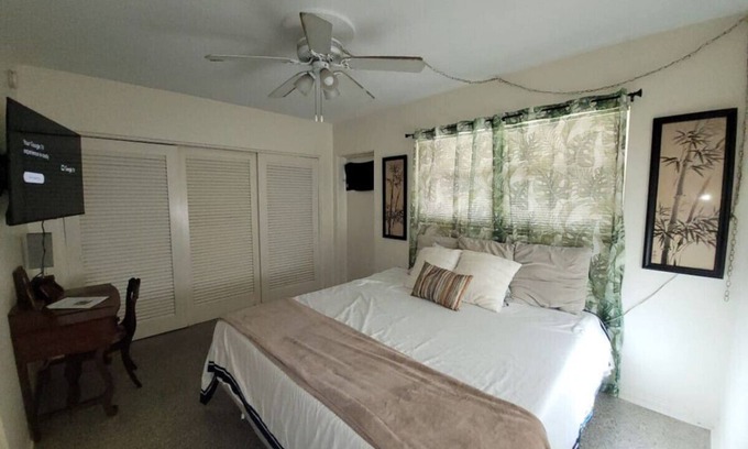 Crescent Lake Apartment | Urban Retreat at Crescent Lk