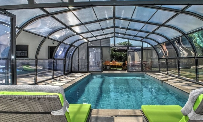 Tours Cottage | Urban Retreat in Tours: Heated Pool, Up to 14 Guests, Close to City Center & Loire à Vélo