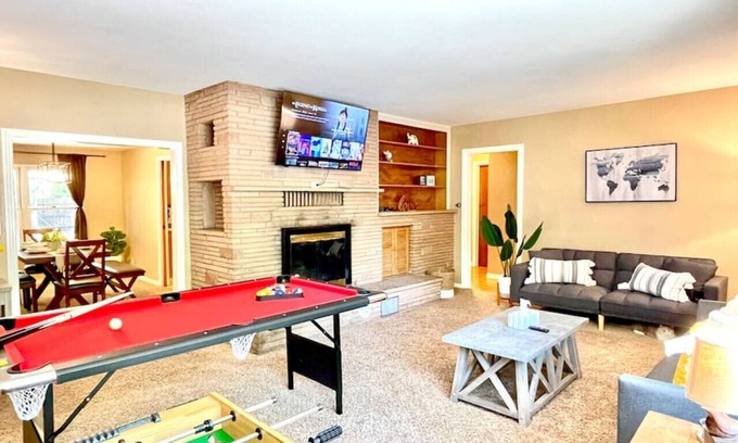 Chico House | Urban Retreat King Bed Loaded with Entertainment