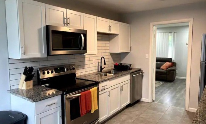 Dayton House | Urban Retreat, Modern Vibe