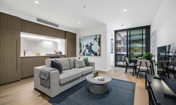 Abbotsford Apartment | Urban Riverside Retreat