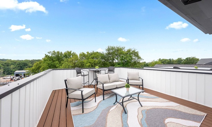 Clarksville House | Urban Rooftop of Downtown (1014 Franklin St)