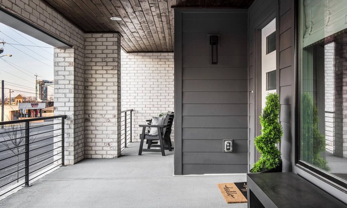 Edgehill Cottage | Urban Row - Rooftop Hottub - Heart of Gulch