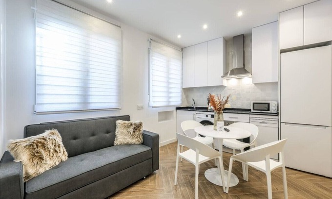 Bellas Vistas Apartment | Urban Tranquility in Madrid with Modern Comforts