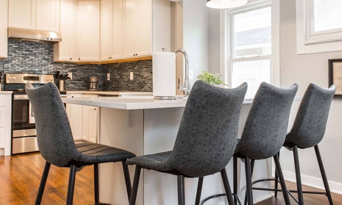 Kansas City Apartment | UrbanCore ✨ 2Story PrivateApt ✨ Mins to Plaza/UMKC