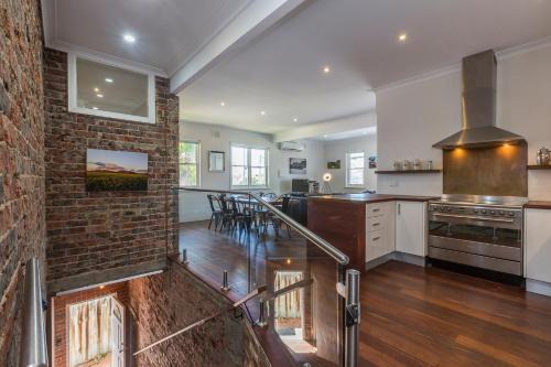 Mount Claremont Apartment | UrbanStyle Claremont Apartment