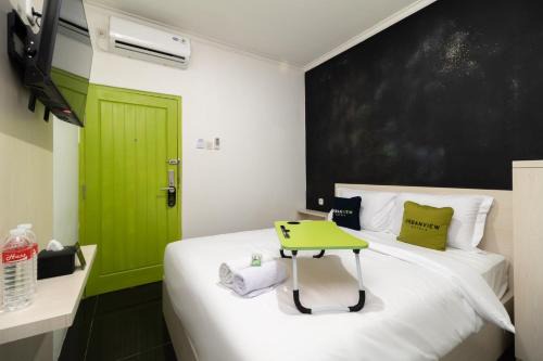 Kelapa Gading Barat Hotel | Urbanview Hotel Bizhome Artha Gading Boulevard by RedDoorz