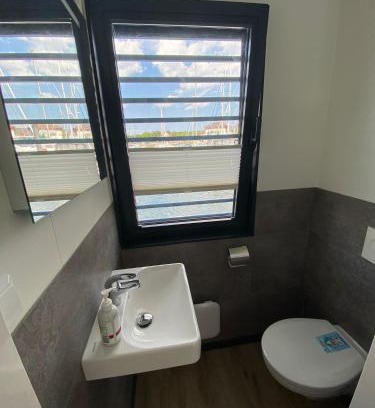 Tarnewitz House | Urlaub auf dem Wasser mit einmaligen Ausblick - WELL Hausboote Boltenhagen 10