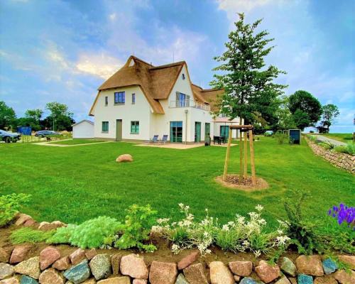 Stolpe auf Usedom House | Urlaub de luxe unter Reet Sibelius
