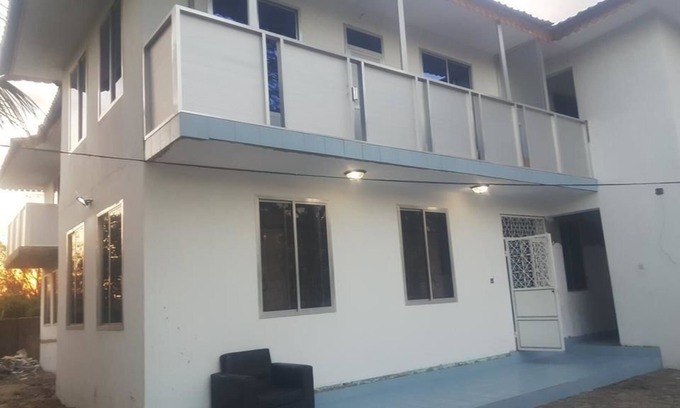 Uroa Hotel | Uroa White House Inn
