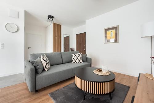 Ursus Apartment | Ursus Chic Apartment by BookingHost