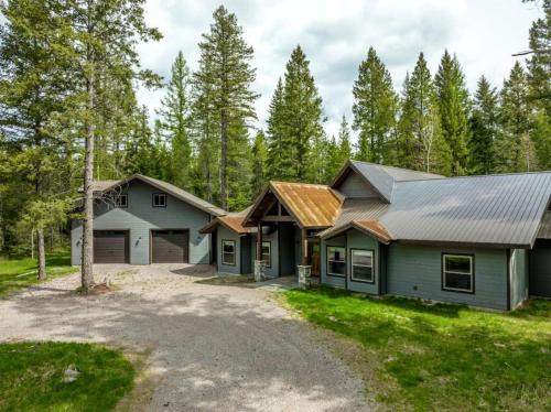 Columbia Falls House | Heavenly Cabin Nestled Among the Towering Trees in Montana