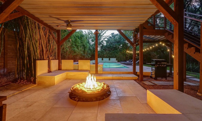 Austin House | UT Football Fave - Fire Pit, Hot Tub, Pool, More!