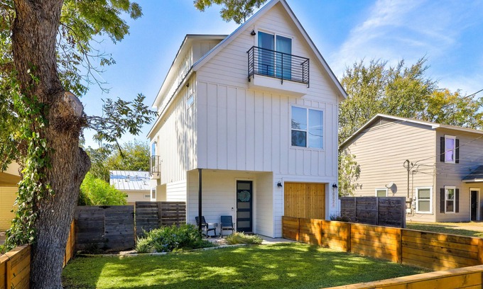 Chestnut House | UT Football Fave - Minutes to Airport + Downtown!