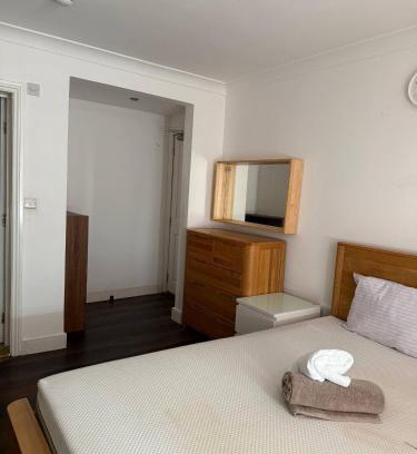 Brunel House | Uxbridge Brunel Uni En-suite Room 2
