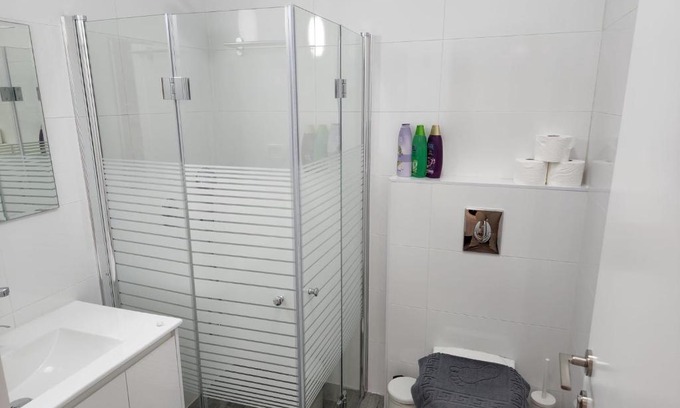 Bat Yam Apartment | Uziel 1 apartments - By Paybox