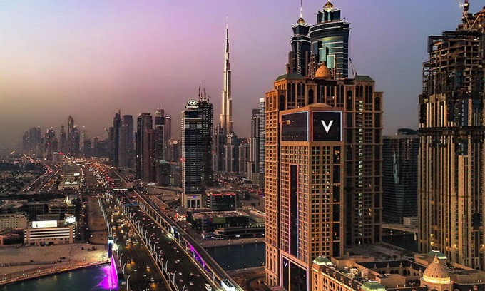 Sheikh Zayed Road Apartment | V hotel 2 Bed Round Bed Vantage with WiFi, AC, fitness room in delightful Dubai