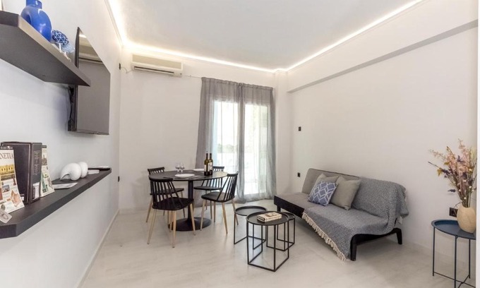 Varkiza Apartment | V.L.A Apartments by the sea