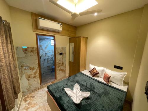 Kalamassery Hotel | V Stays CUSAT couple friendly budget stays