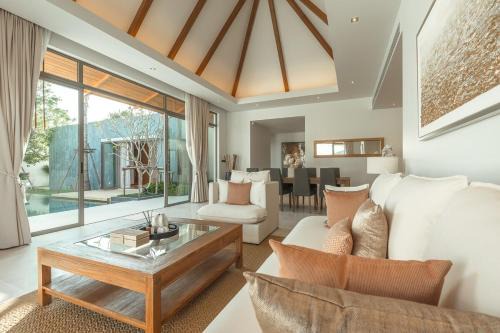 Thep Kasattri Villa | V165 Famous Anchan Flora 4 BR