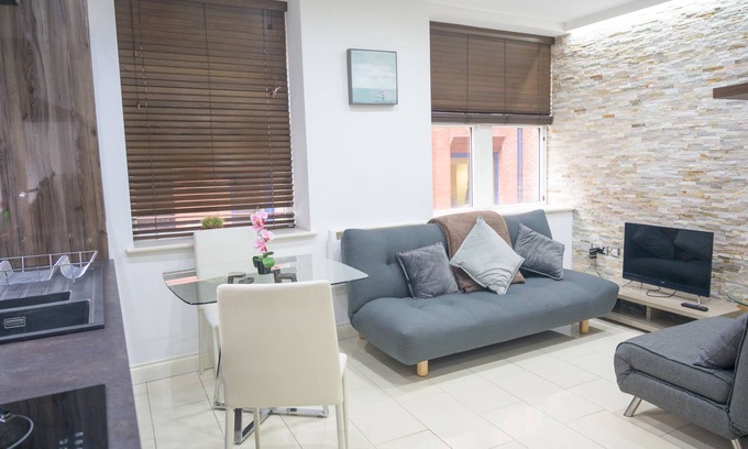 Leeds City Center Apartment | V2 Residence