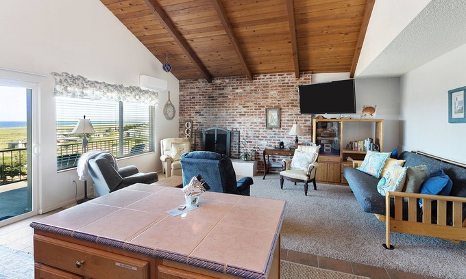 Gearhart Condo | V488 2 Bedroom Pet Friendly 3rd floor, elevator, No Cleaning fee