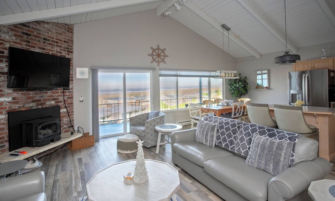 Gearhart Condo | V491 2 bedroom 3rd Floor Pet Friendly, elevator, No cleaning fees