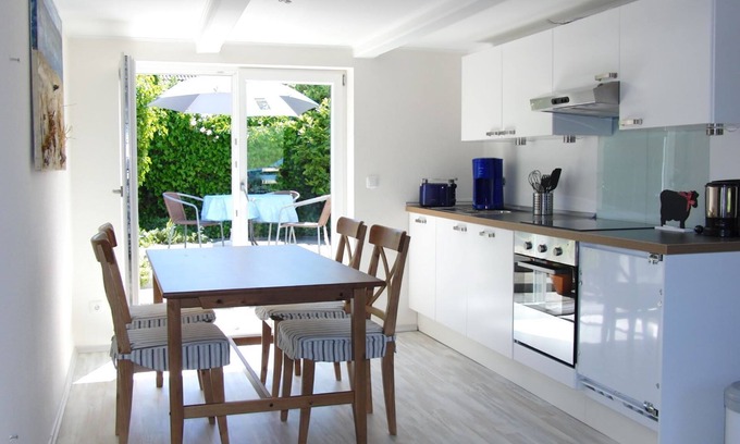 Stinteck House | Vacation home with garden in a quiet location.