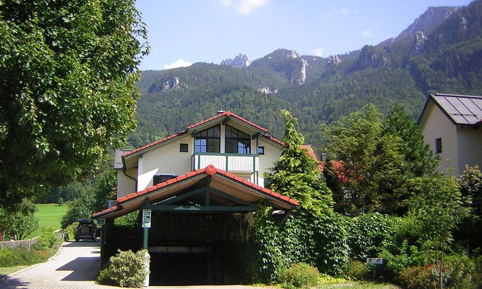 Hohenaschau im Chiemgau Apartment | Vacation apartment 65 sqm separate bedroom and west-facing balcony