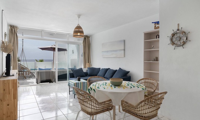 Puerto del Carmen Apartment | Vacation Apartment 'Vistamar' with Sea View and Wi-Fi
