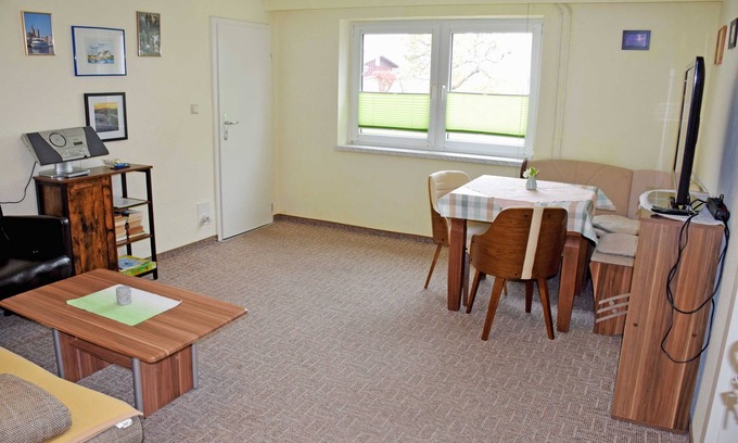 Hiddensee Apartment | Vacation apartment under thatched roof with terrace Luv - Ferienwohnungen unterm Reetdach