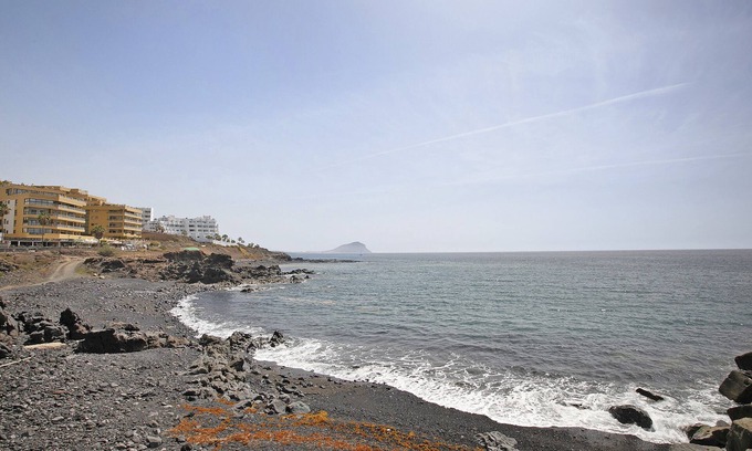 San Miguel de Abona Apartment | Vacation Apartment 'Golf and Sunset' with Sea View, Wi-Fi and Air Conditioning