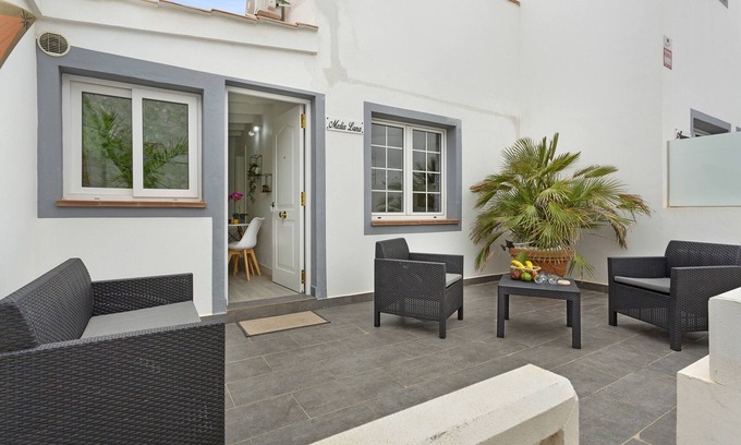 Triquivijate Apartment | Vacation Apartment 'Media Luna -Apartamento Con Terraza' with Private Terrace and Wi-Fi