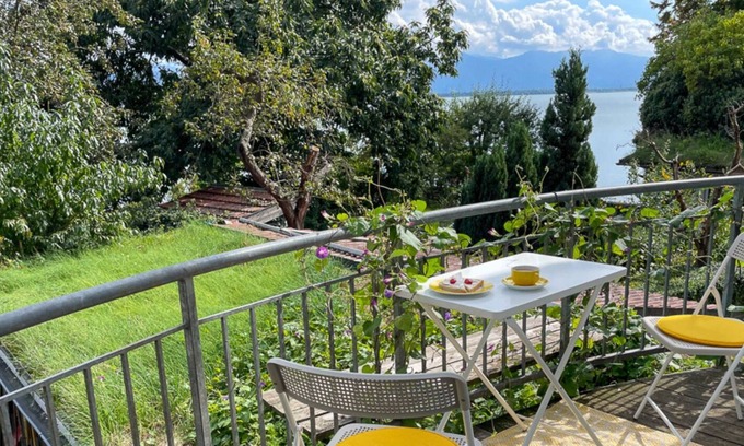 Insel Apartment | Vacation apartment Idylle am See - Idyllic on the island with balcony directly on the lake