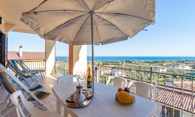 Badolato Apartment | Vacation apartment in a villa in a residential area in Badolato, in the province of Catanzaro.