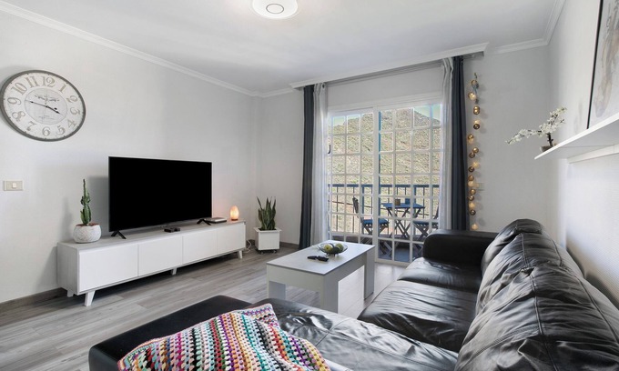 San Andres Apartment | Vacation Apartment 'Las Teresitas Beach' with Mountain View, Balcony and Wi-Fi