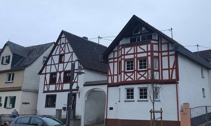 Alken Apartment | Vacation apartment old half-timbered house "Mutter Mosel" - Holiday apartment with balcony