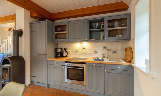 Oldsum Apartment | Vacation apartment Oldsum - Take a vacation in the artists' village of Oldsum